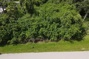 392 Albatross Rd, Rotonda West, FL 33947 - Photo 1