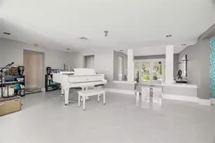 200 Colony Point Rd S, Saint Petersburg, FL 33705 - Photo 39