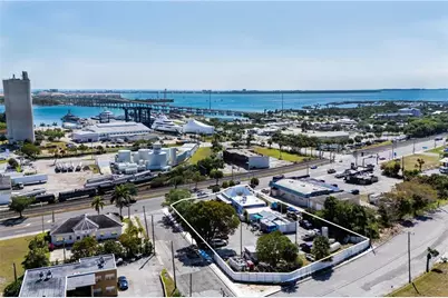 927 N US Highway 1, Fort Pierce, FL 34950 - Photo 1