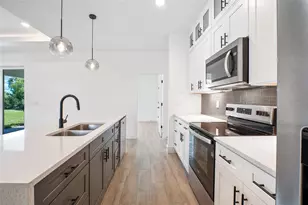 24389 SW Kingsway Cir, Arcadia, FL 34269 - Photo 17