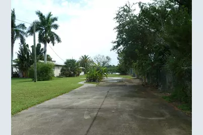 295 E Ariel Road, Oak Hill, FL 32759 - Photo 7