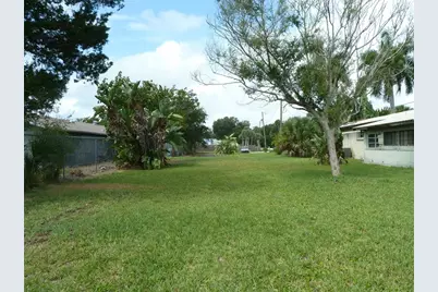 295 E Ariel Road, Oak Hill, FL 32759 - Photo 5