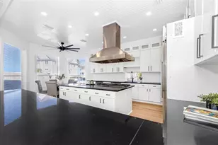606 Indiana Ave, Crystal Beach, FL 34681 - Photo 7