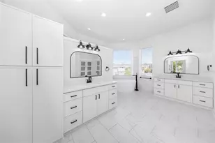606 Indiana Ave, Crystal Beach, FL 34681 - Photo 21