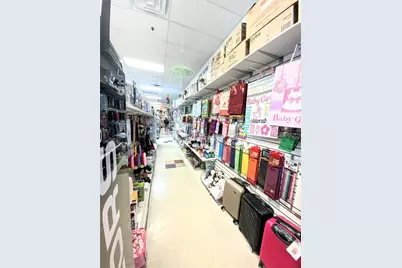 18600 NW 87 Avenue, Hialeah, FL 33015 - Photo 31