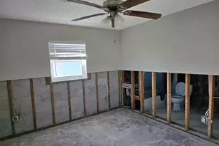 4706 Lansing St NE, Saint Petersburg, FL 33703 - Photo 7