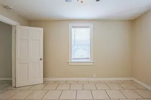 2011 10th St S, Saint Petersburg, FL 33705 - Photo 13