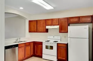 523 Glenn Cross Dr, Ruskin, FL 33570 - Photo 9