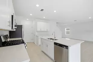 7351 Capstone Dr, Groveland, FL 34736 - Photo 5