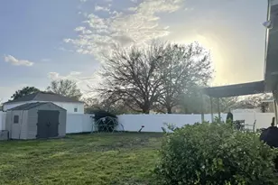 2413 Sandridge Cir, Eustis, FL 32726 - Photo 33