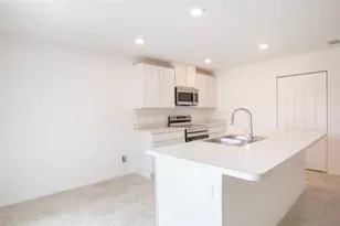 2144 Hibiscus Pl, Kissimmee, FL 34759 - Photo 15