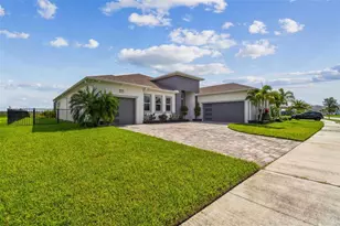 8936 Sanders Tree Loop, Wesley Chapel, FL 33545 - Photo 3