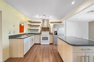 136 Poinsettia Dr, Kissimmee, FL 34743 - Photo 5