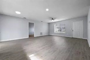 2763 E Waco Dr, Deltona, FL 32738 - Photo 11