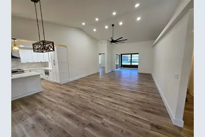 2055 Lakeview Drive, Clearwater, FL 33763 - Photo 7