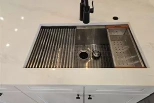 2055 Lakeview Dr, Clearwater, FL 33763 - Photo 5