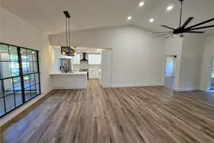 2055 Lakeview Dr, Clearwater, FL 33763 - Photo 9