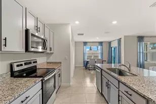 17737 Canopy Pl, Lakewood Ranch, FL 34211 - Photo 9