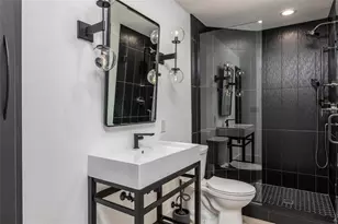 3310 Sunset Dr N, Saint Petersburg, FL 33710 - Photo 45