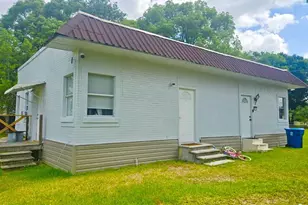 412 Bay St NW, Fort Meade, FL 33841 - Photo 1