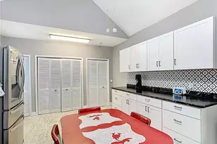 511 E Mirror Lake Dr, Fruitland Park, FL 34731 - Photo 27