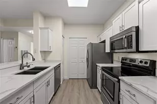 5447 Vineland Rd, Orlando, FL 32811 - Photo 5