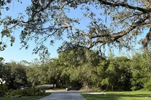 821 Pinewood Ct, Haines City, FL 33844 - Photo 9