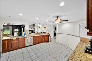 2900 Hammock Dr, Plant City, FL 33566 - Photo 9