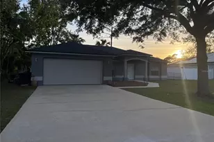 10 Pine Tree Dr, Palm Coast, FL 32164 - Photo 1