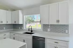 215 Hollowbrook Cir, Daytona Beach, FL 32114 - Photo 9