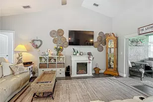 439 Lake Daisy Dr, Winter Haven, FL 33884 - Photo 3