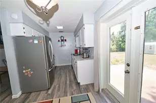 881 Cedar Cir, Tavares, FL 32778 - Photo 5