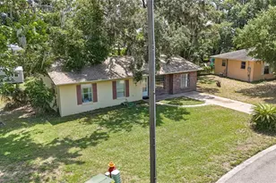 881 Cedar Cir, Tavares, FL 32778 - Photo 47