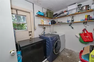 881 Cedar Cir, Tavares, FL 32778 - Photo 33