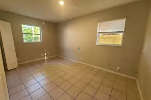 3217 Deerfield Dr, Tampa, FL 33619 - Photo 7