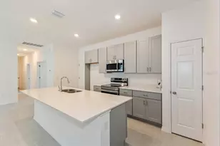 1202 Atlantic Ave, Fruitland Park, FL 34731 - Photo 3