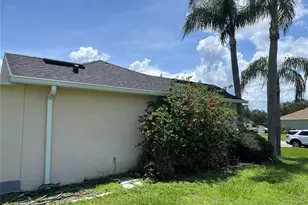 2421 Queenswood Cir, Kissimmee, FL 34743 - Photo 25