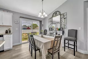 3043 Mapleshade St, Deltona, FL 32738 - Photo 7