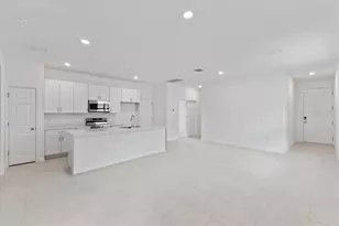 1194 Atlantic Ave, Fruitland Park, FL 34731 - Photo 5