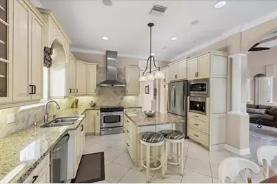 811 Laguna Drive, Venice, FL 34285 - Photo 15