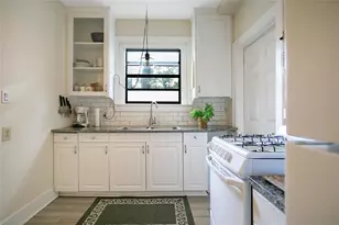 1600 Dauphin Ln, Orlando, FL 32803 - Photo 11