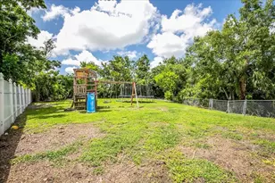 1302 Georgetowne Cir, Sarasota, FL 34232 - Photo 25