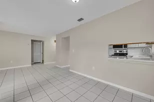 557 Hunter Cir, Kissimmee, FL 34758 - Photo 11