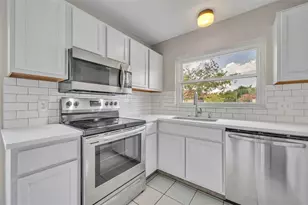 557 Hunter Cir, Kissimmee, FL 34758 - Photo 15