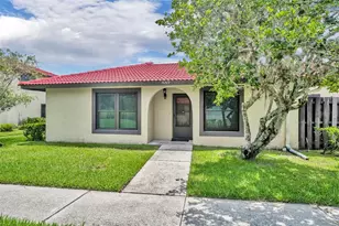 557 Hunter Cir, Kissimmee, FL 34758 - Photo 3