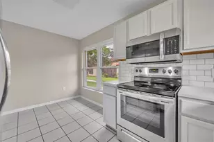 557 Hunter Cir, Kissimmee, FL 34758 - Photo 17