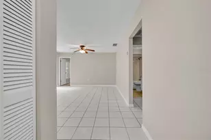 557 Hunter Cir, Kissimmee, FL 34758 - Photo 5