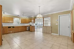 5627 Oakland Dr, Tampa, FL 33617 - Photo 9