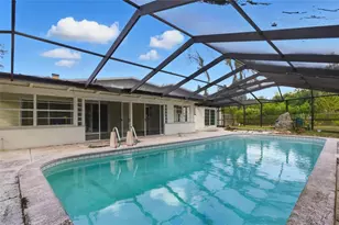 5627 Oakland Dr, Tampa, FL 33617 - Photo 47