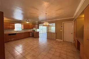 5627 Oakland Dr, Tampa, FL 33617 - Photo 15